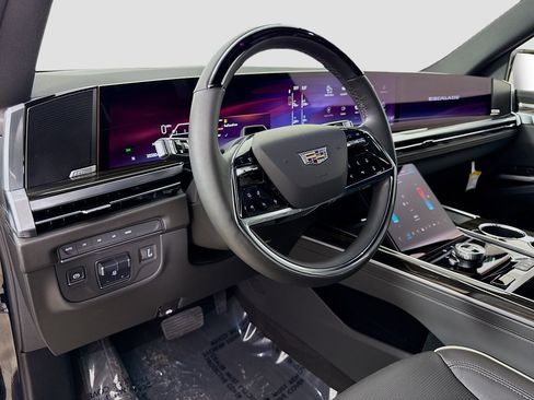 Used 2025 Cadillac Escalade ESV Premium Luxury image 9