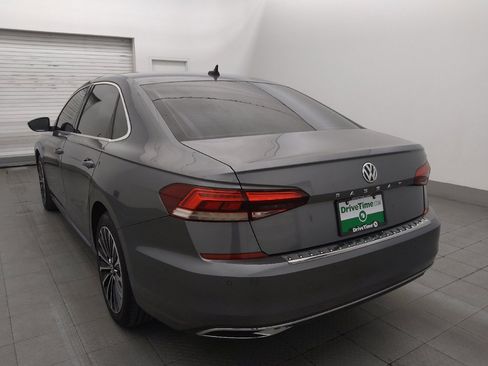 Used 2022 Volkswagen Passat 2.0T FWD image 5