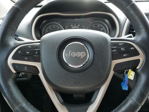 Used 2015 Jeep Cherokee Latitude w/ Cold Weather Group AWD/4WD image 25