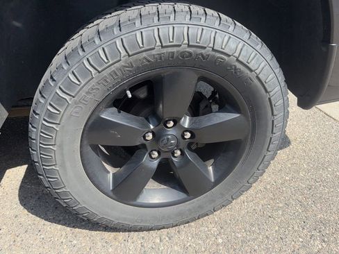 Used 2018 RAM 1500 Express w/ Black Ram 1500 Express Group AWD/4WD image 12