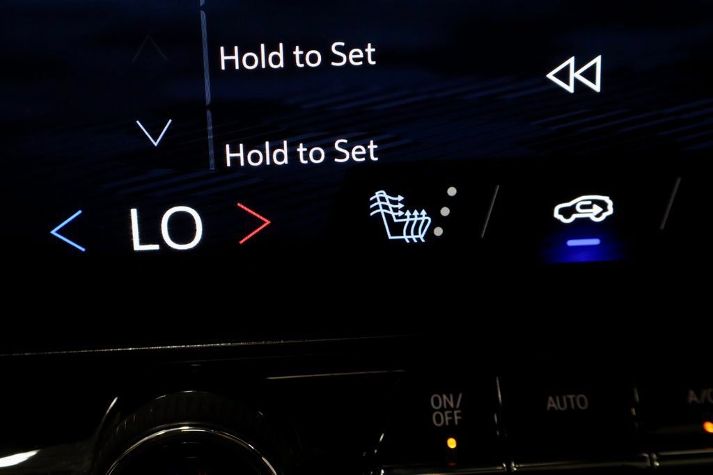 Used 2024 Chevrolet Blazer EV LT AWD/4WD image 4