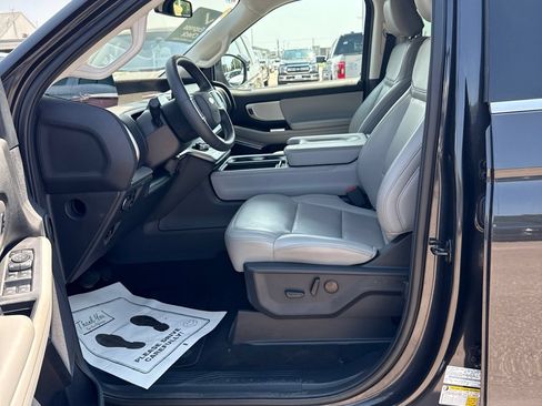 Used 2025 Ford Expedition Active AWD/4WD image 15
