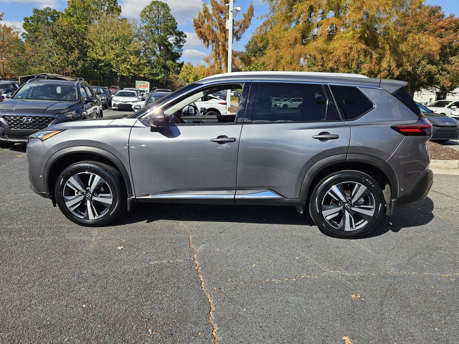 Used 2023 Nissan Rogue SL w/ SL Premium Package FWD image 8