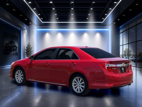 Used 2012 Toyota Camry XLE w/ Leather Pkg FWD image 7