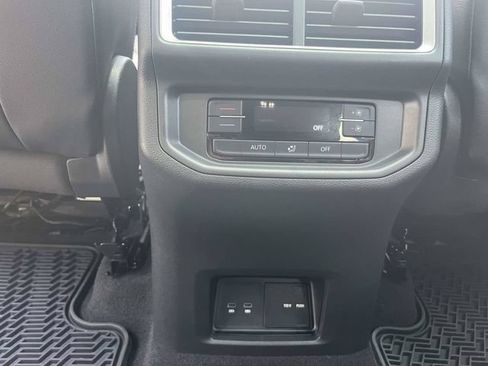 Used 2024 Volkswagen Atlas Peak Edition SE AWD/4WD image 16