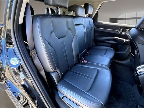 Used 2025 Kia Sorento S image 23