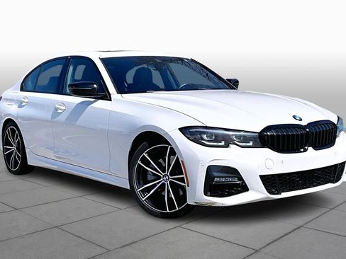 Used 2022 BMW 330i Sedan w/ M Sport Package image 3