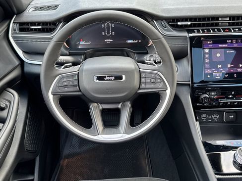 New 2025 Jeep Grand Cherokee L Altitude image 17