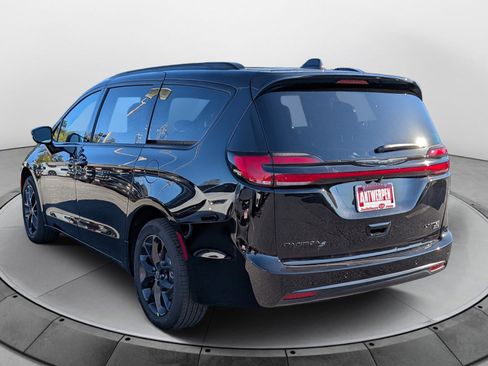 New 2026 Chrysler Pacifica Limited w/ S Appearance Package AWD/4WD image 5