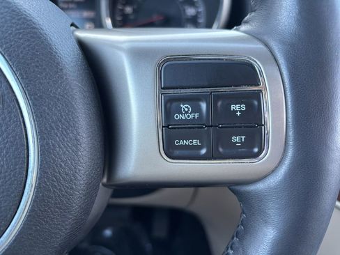 Used 2013 Jeep Grand Cherokee Limited w/ Luxury Group II image 33