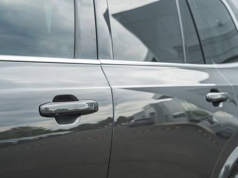 Certified 2023 Volvo XC90 B6 Ultimate w/ Lounge Package AWD/4WD image 17