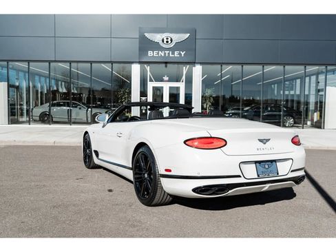 Used 2022 Bentley Continental GT V8 image 8
