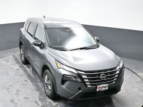 Used 2024 Nissan Rogue S image 41