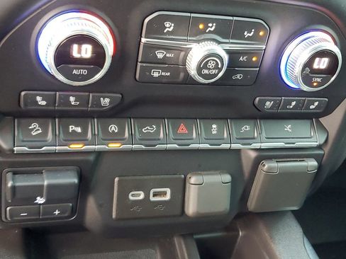 Used 2022 GMC Sierra 1500 Denali w/ Denali Premium Package AWD/4WD image 24