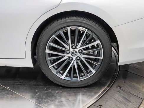 Used 2025 Lexus ES 300h w/ Premium Package FWD image 10