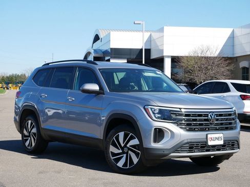 Used 2025 Volkswagen Atlas SE AWD/4WD image 1
