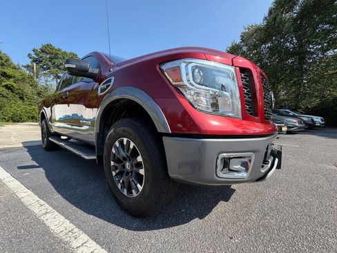 Used 2017 Nissan Titan PRO-4X AWD/4WD image 24