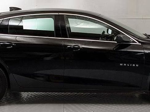 Used 2024 Chevrolet Malibu LT FWD image 2
