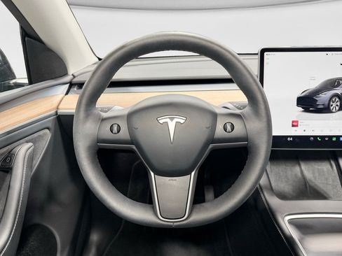 Used 2024 Tesla Model Y Long Range AWD/4WD image 7