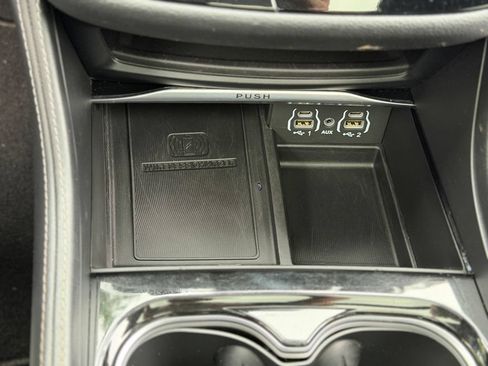 Used 2023 Chrysler Pacifica Limited w/ S Appearance Package FWD image 16