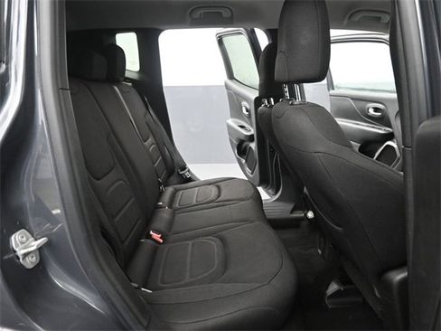 Used 2022 Jeep Renegade Latitude image 15