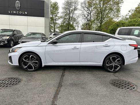Used 2024 Nissan Altima 2.5 SR w/ SR Premium Package AWD/4WD image 8