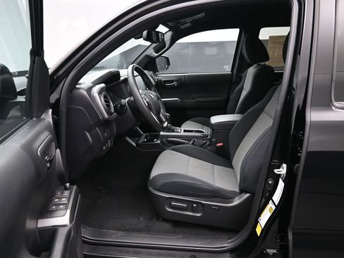 Used 2023 Toyota Tacoma TRD Off-Road image 9