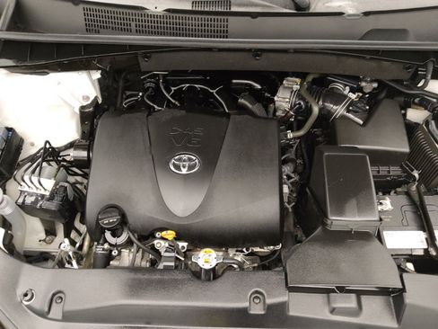 Used 2018 Toyota Highlander Plus FWD image 30