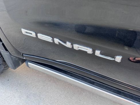 Used 2019 GMC Sierra 1500 Denali w/ Denali Carbonpro Edition AWD/4WD image 8