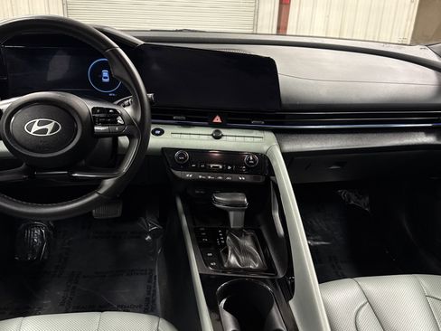 Used 2024 Hyundai Elantra Limited image 21