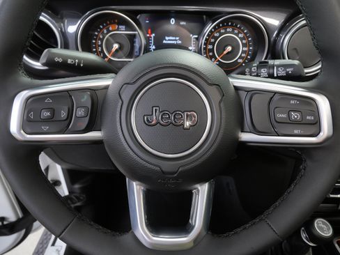 Used 2023 Jeep Wrangler Unlimited Sahara AWD/4WD image 24