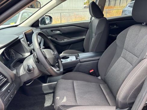 Used 2025 Nissan Rogue SV FWD image 29