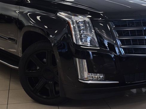 Used 2019 Cadillac Escalade ESV Luxury RWD image 8