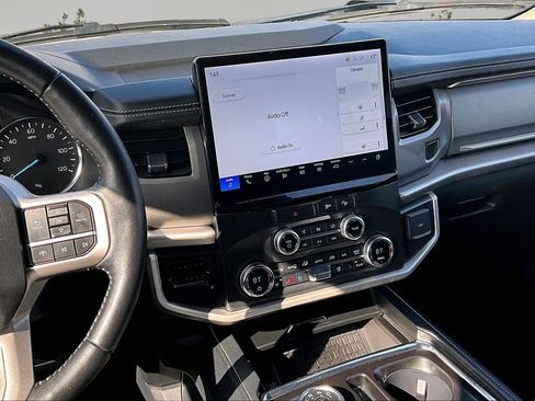 Used 2022 Ford Expedition Max XLT image 6