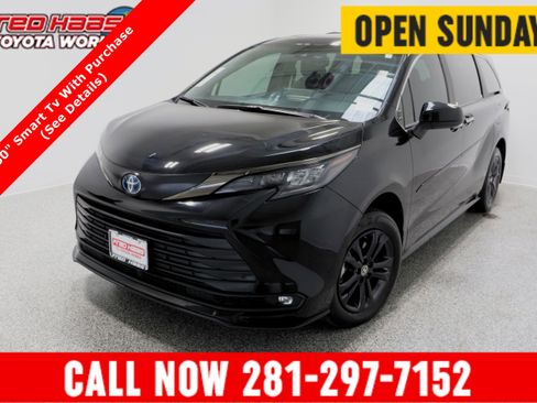 Used 2024 Toyota Sienna XLE Woodland Edition image 1