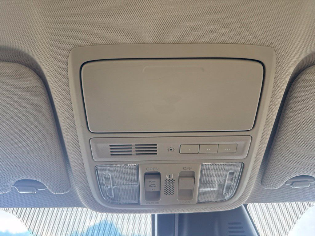 Used 2017 Honda Accord Touring image 12