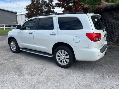 Used 2014 Toyota Sequoia Platinum AWD/4WD image 3