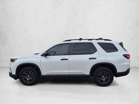 Used 2025 Honda Pilot TrailSport image 8