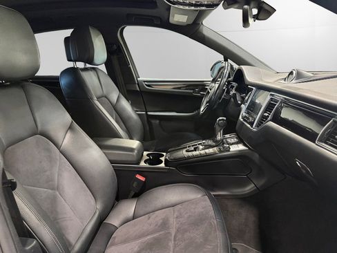 Used 2018 Porsche Macan Base w/ Premium Package image 15