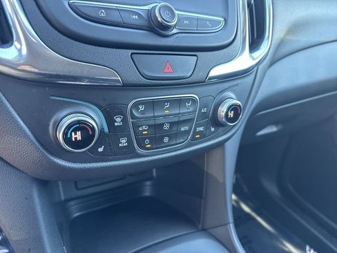 Used 2020 Chevrolet Equinox LT w/ Driver Convenience Package image 22