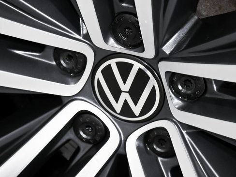 Used 2021 Volkswagen Atlas Cross Sport SEL R-Line image 85