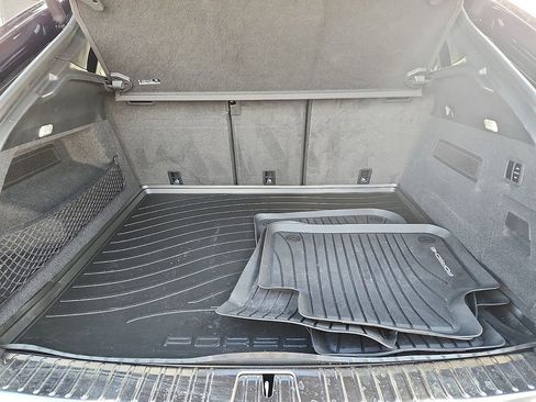 Used 2025 Porsche Cayenne S image 28