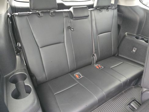 Used 2022 Toyota Highlander XLE image 13