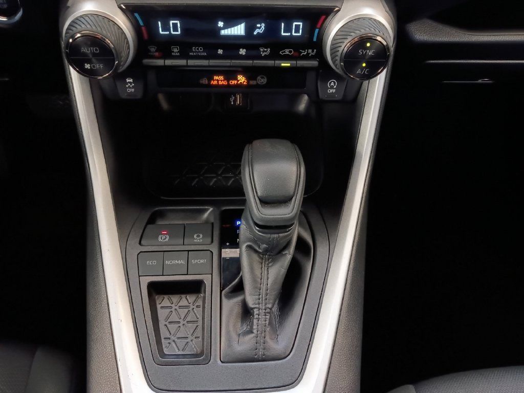 Used 2025 Toyota RAV4 XLE FWD image 10