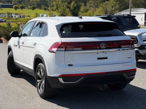 Used 2024 Volkswagen Atlas Cross Sport SE AWD/4WD image 3