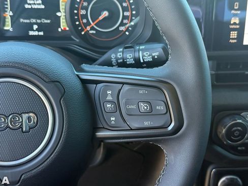 Used 2025 Jeep Wrangler Sport S image 17