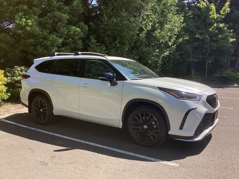 Used 2024 Toyota Highlander XSE AWD/4WD image 7