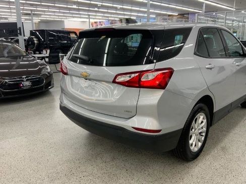 Used 2019 Chevrolet Equinox LS AWD/4WD image 38