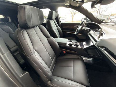 Certified 2026 Cadillac Vistiq Sport image 27