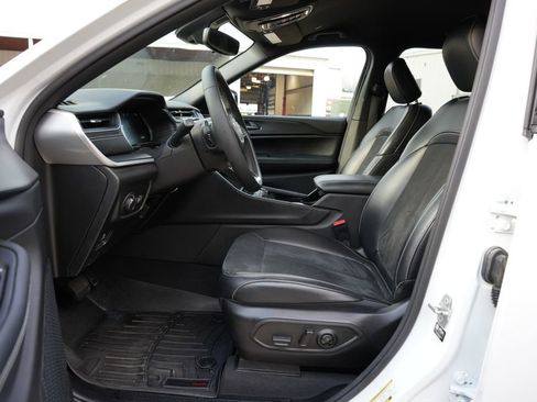 Used 2023 Jeep Grand Cherokee L Altitude image 16